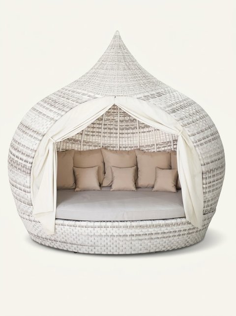 Teardrop Daybed with Curtains (White)
